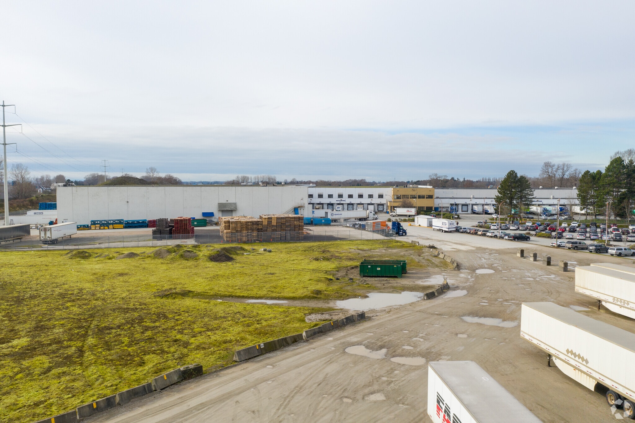 12128 Horseshoe Way Richmond, British Columbia V7a0b5, Vancouver, BC à louer Photo principale– Image 1 sur 3