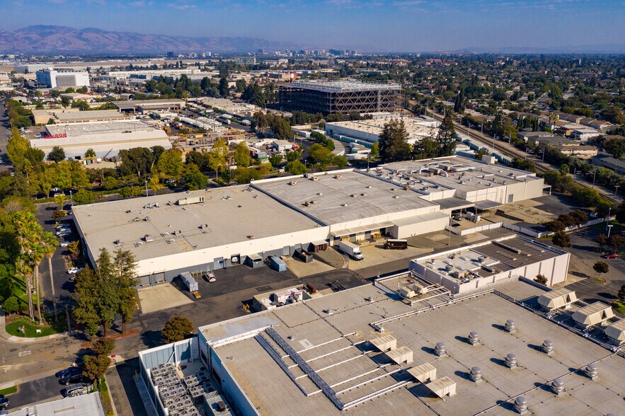 1600-1688 Memorex Dr, Santa Clara, CA à louer - Photo principale – Image 1 sur 1