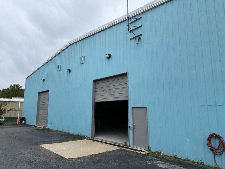 2011 Factory Ln, Petersburg, VA à louer - Photo principale – Image 1 sur 5