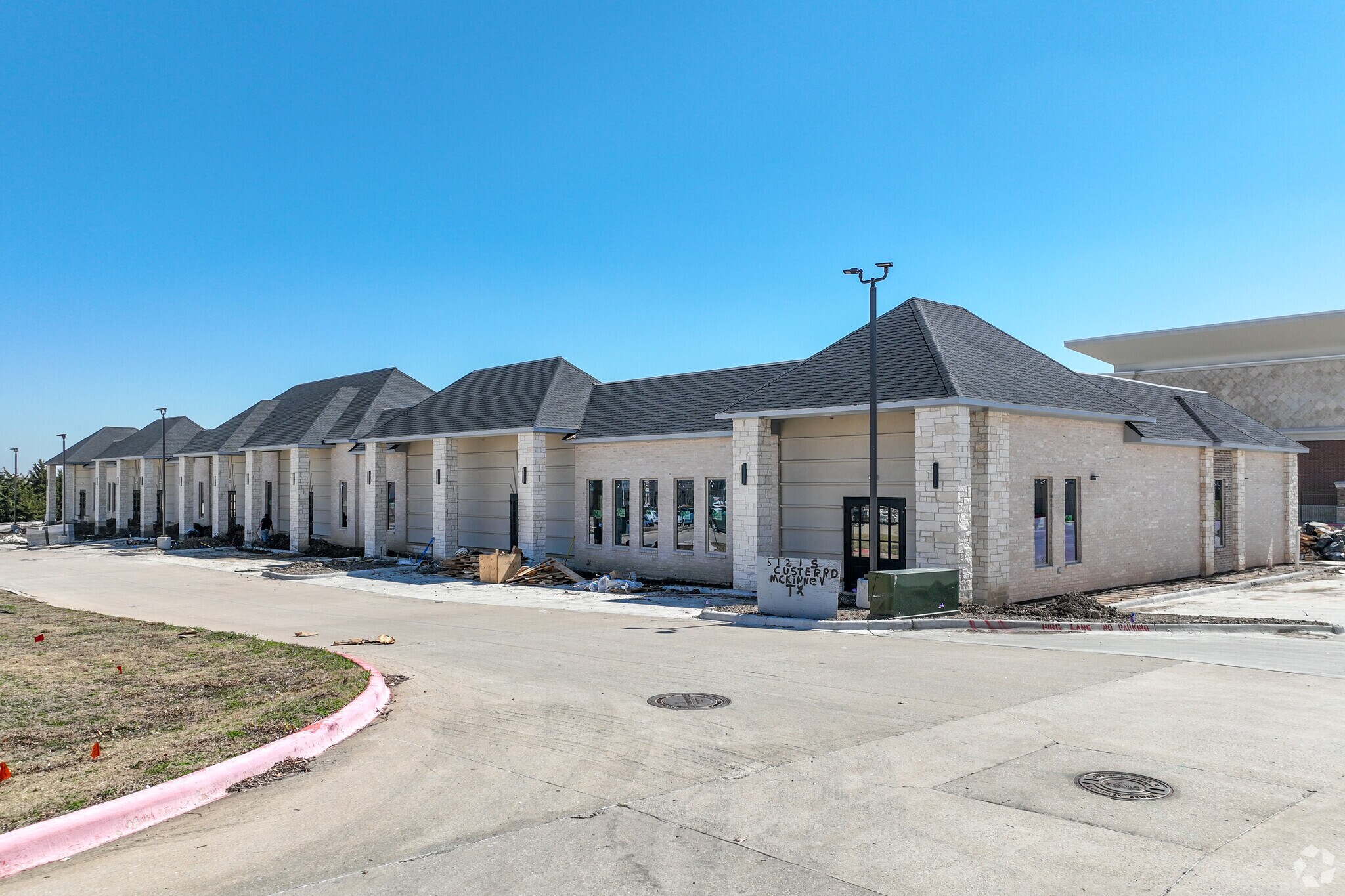5121 S Custer Rd, McKinney, TX à louer Photo de l’immeuble– Image 1 sur 49