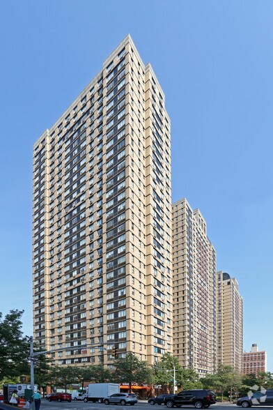 1849 2nd Ave, New York, NY à louer - Photo de l’immeuble – Image 1 sur 38