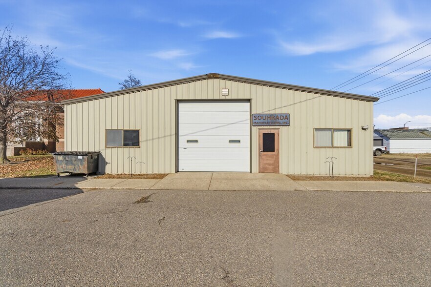1703 Laurel St, Tyndall, SD à vendre - Photo de l’immeuble – Image 2 sur 12