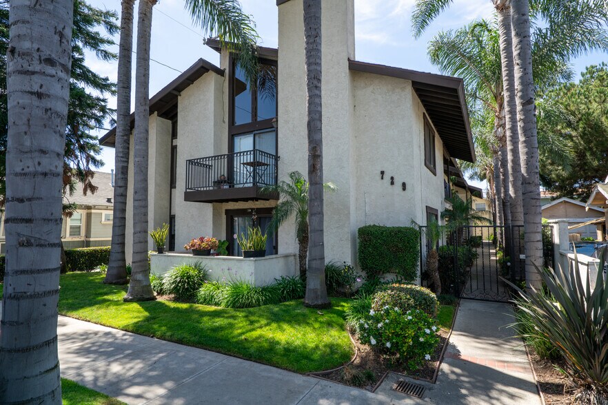 729 Freeman Ave, Long Beach, CA à vendre - Photo de l’immeuble – Image 3 sur 11