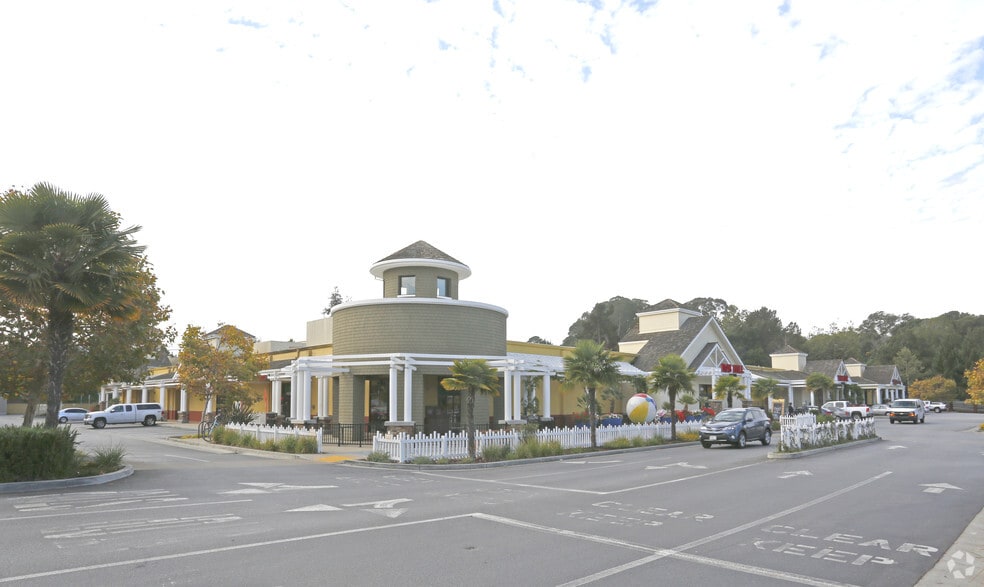809 Bay Ave, Capitola, CA à louer - Photo principale – Image 1 sur 5
