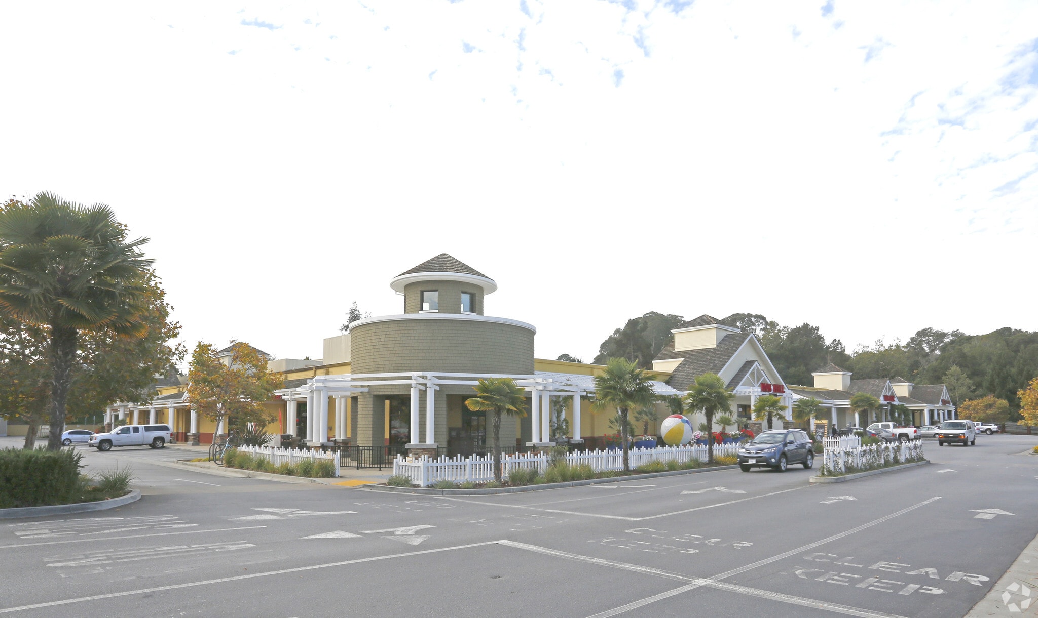 809 Bay Ave, Capitola, CA à louer Photo principale– Image 1 sur 6