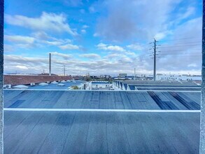 195 Avenue Francis De Pressensé, Vénissieux, RHO - VUE AÉRIENNE  vue de carte