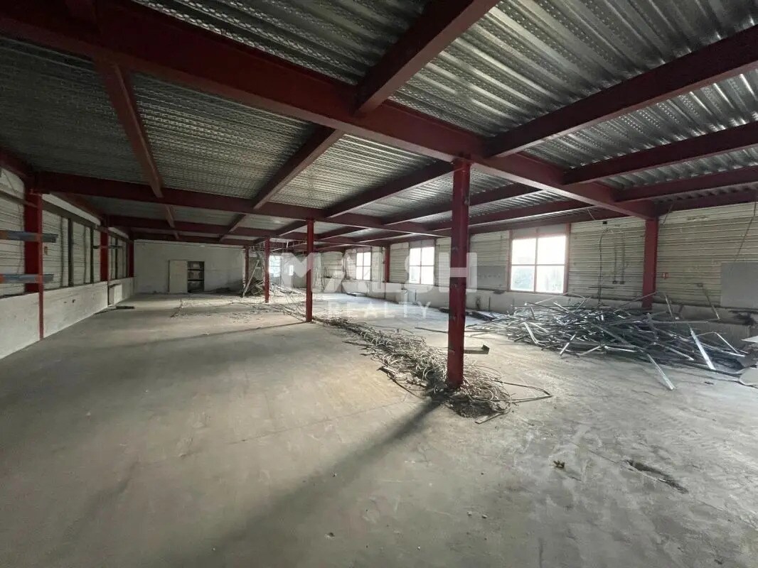 Local d'activités dans Fontaines-Saint-Martin à vendre Photo intérieure– Image 1 sur 8