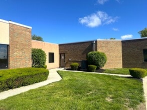 3160-3162 Presidential Dr, Fairborn, OH à louer Photo de l’immeuble– Image 2 sur 8