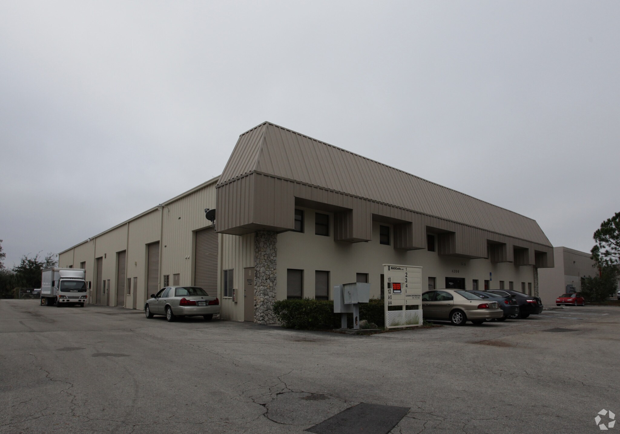 4206 Enterprise Ave, Naples, FL à louer Photo principale– Image 1 sur 8