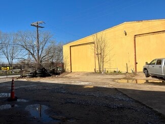 Plus de détails pour 101-107 Ramona St, Smithville, TX - Industriel/Logistique à louer
