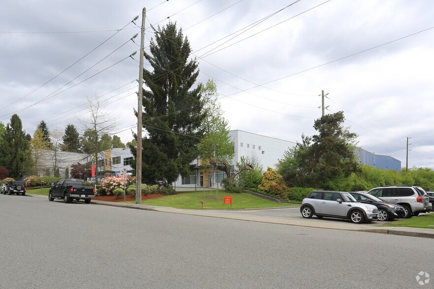 4210 Phillips Ave, Burnaby, BC à vendre - Photo de l’immeuble – Image 2 sur 12