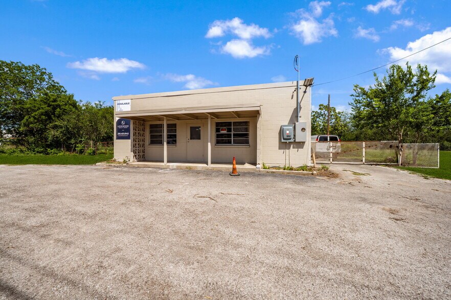 992 E Southcross Blvd, San Antonio, TX à louer - Photo de l’immeuble – Image 2 sur 32