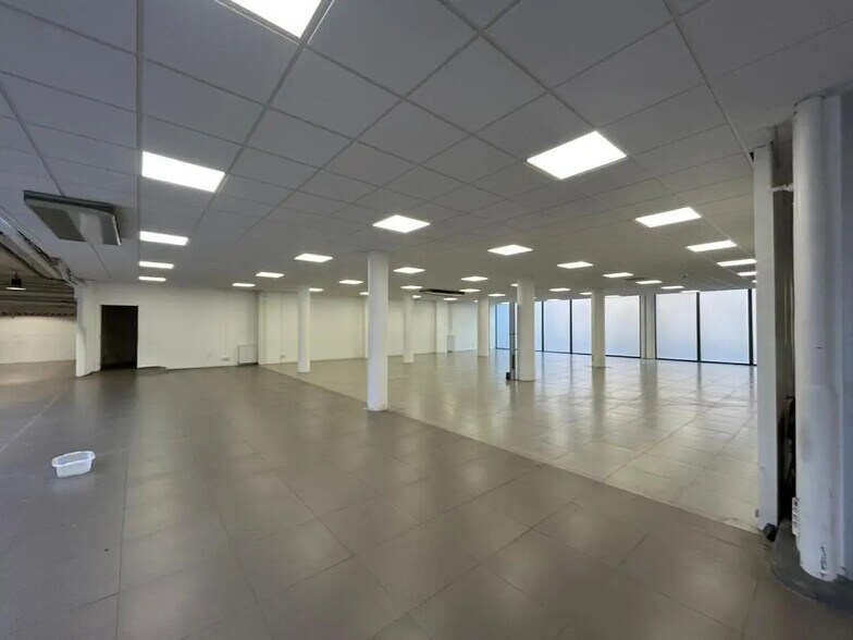 Local commercial dans Paris à louer - Photo de l’immeuble – Image 3 sur 7