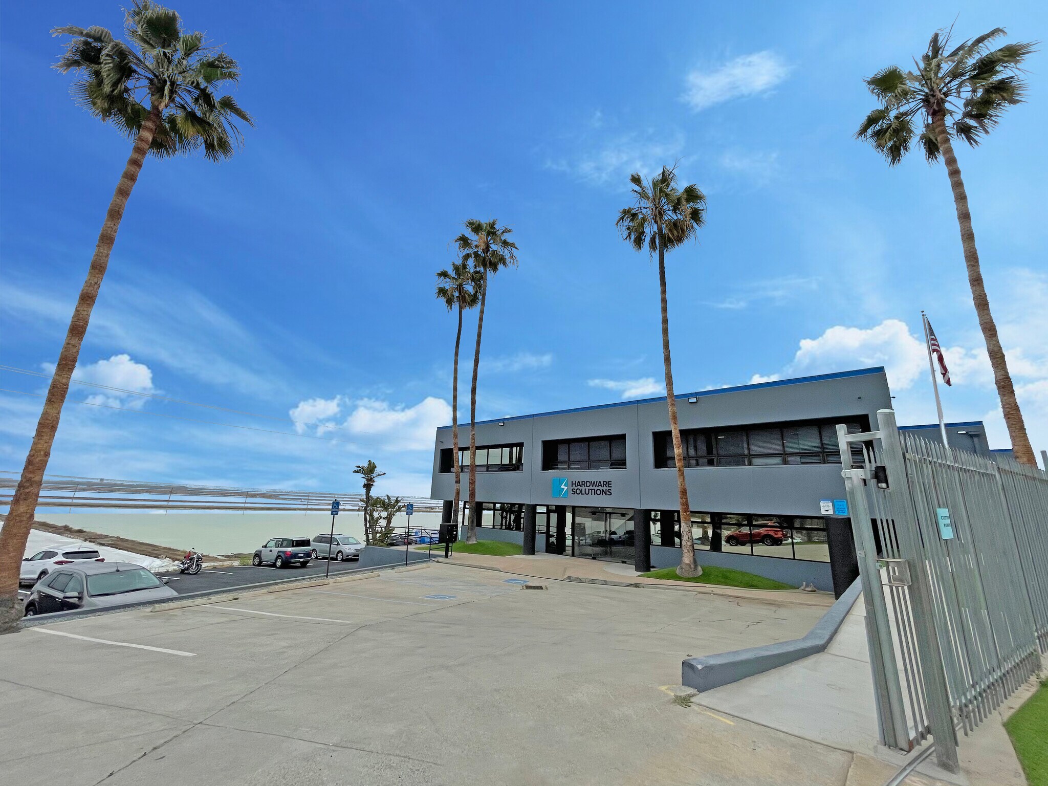 1690 Frontage Rd, Chula Vista, CA à louer Photo principale– Image 1 sur 13