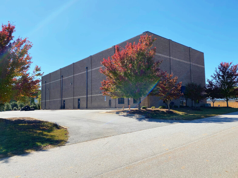 162 Hillsdale West Dr, Advance, NC à louer - Photo de l’immeuble – Image 1 sur 8
