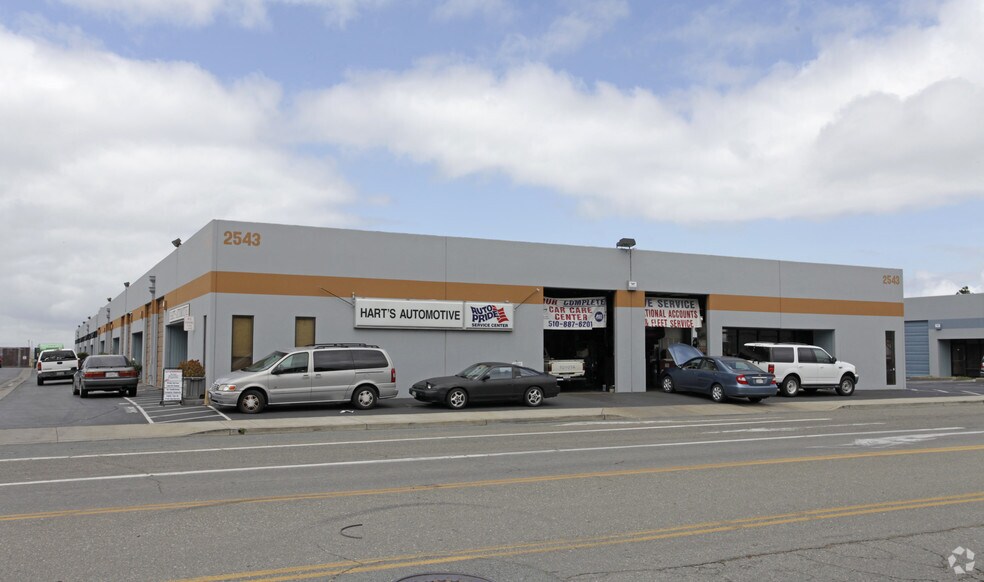 2543 W Winton Ave, Hayward, CA à vendre - Photo de l’immeuble – Image 2 sur 3