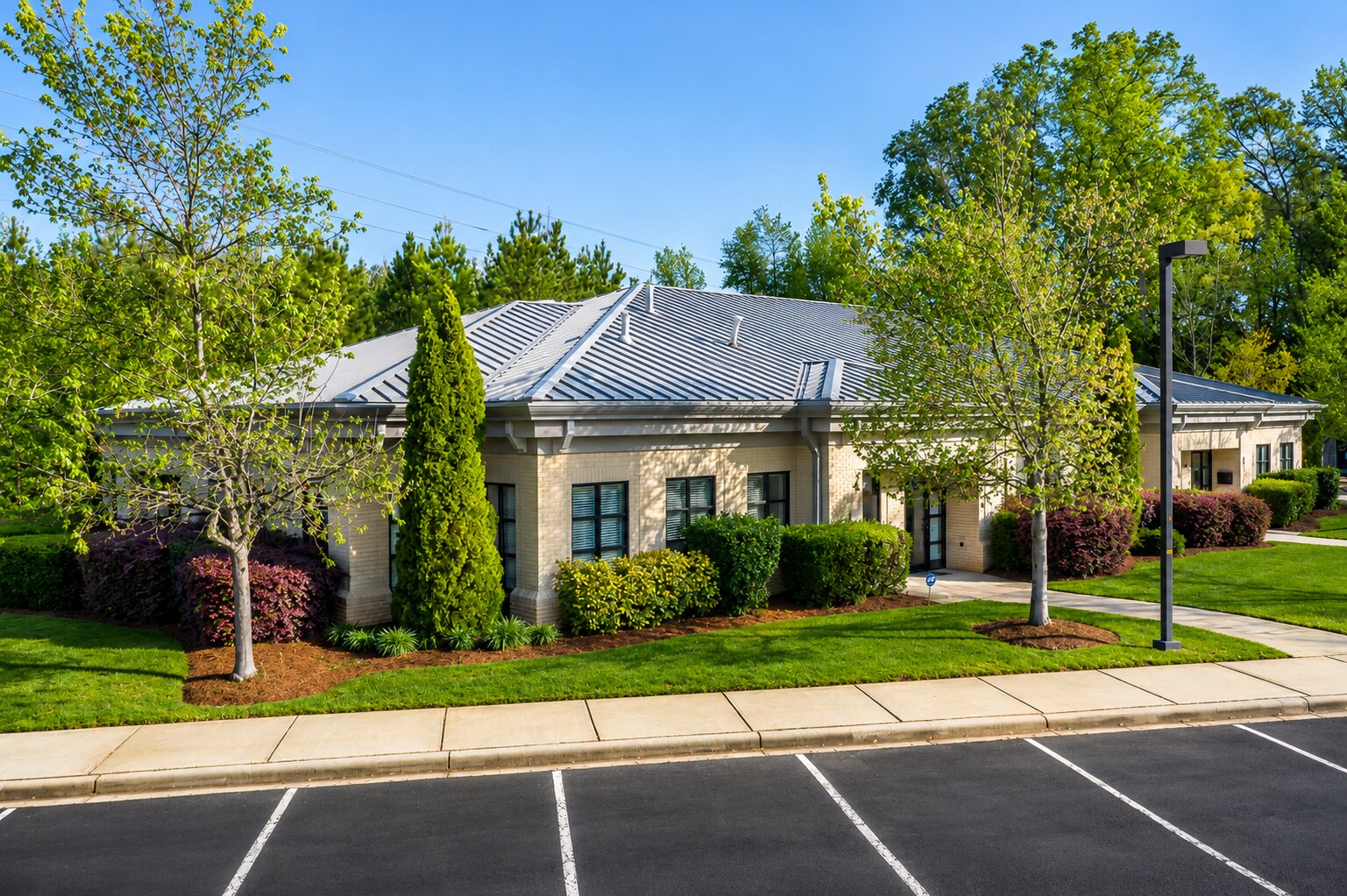 9723 Northcross Center Ct, Huntersville, NC à louer Photo de l’immeuble– Image 1 sur 30