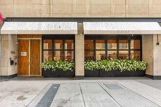 67 Richmond St W, Toronto, ON à louer Photo de l’immeuble– Image 2 sur 5
