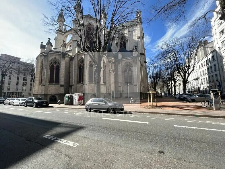 Bureau dans Lyon à louer - Photo de l’immeuble – Image 1 sur 6