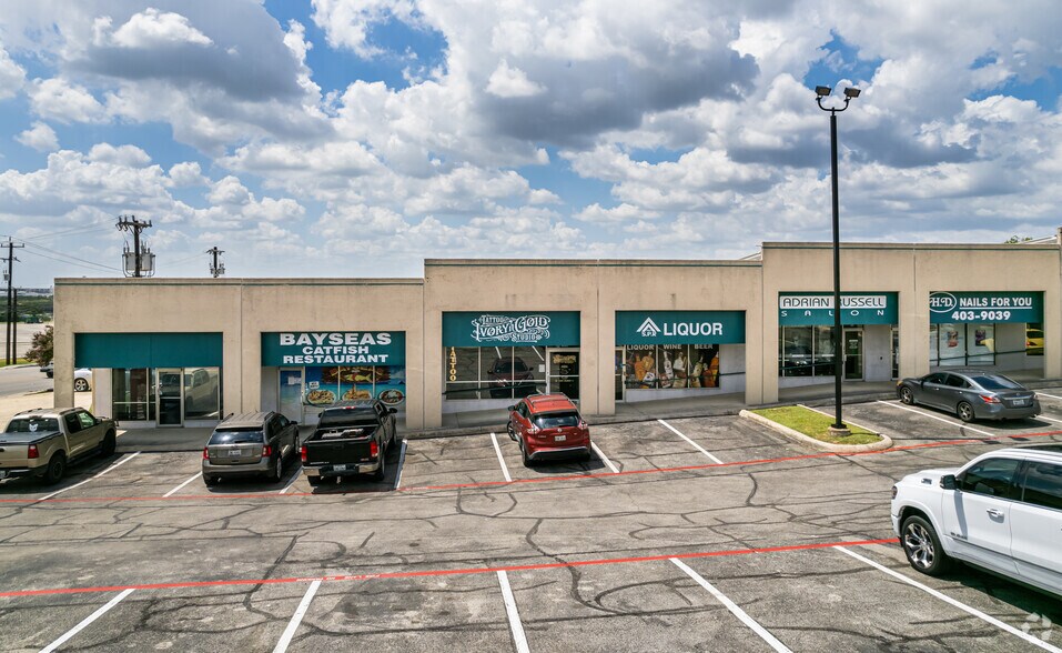 12151 Jones Maltsberger Rd, San Antonio, TX à louer - Photo de l’immeuble – Image 3 sur 5