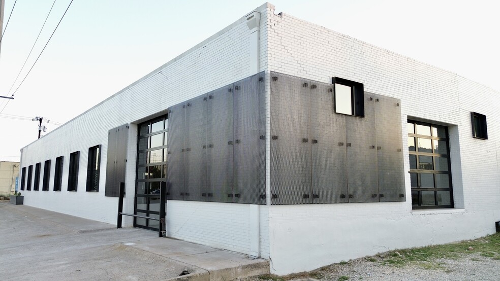 100 Howell St, Dallas, TX à louer - Photo de l’immeuble – Image 3 sur 21