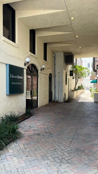 101 N Woodland Blvd, Deland, FL à louer - Photo de l’immeuble – Image 3 sur 10