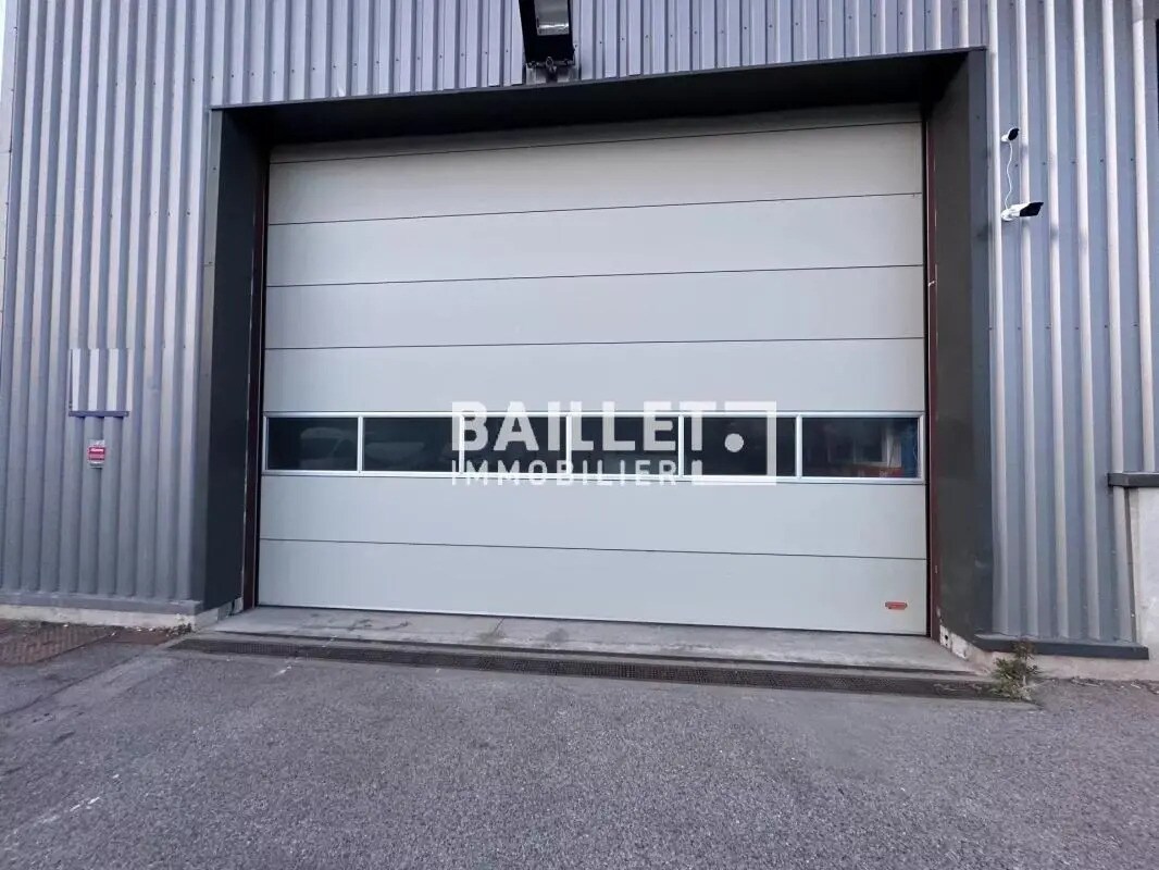 Industriel/Logistique dans Fréjus à louer Photo de l’immeuble– Image 1 sur 5