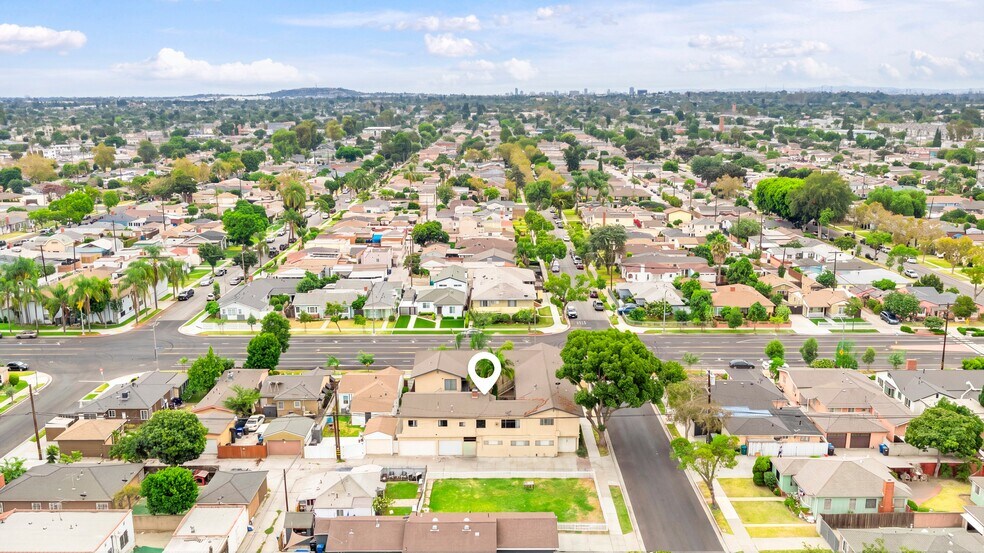 1005 E Harding St, Long Beach, CA à vendre - Photo de l’immeuble – Image 3 sur 21