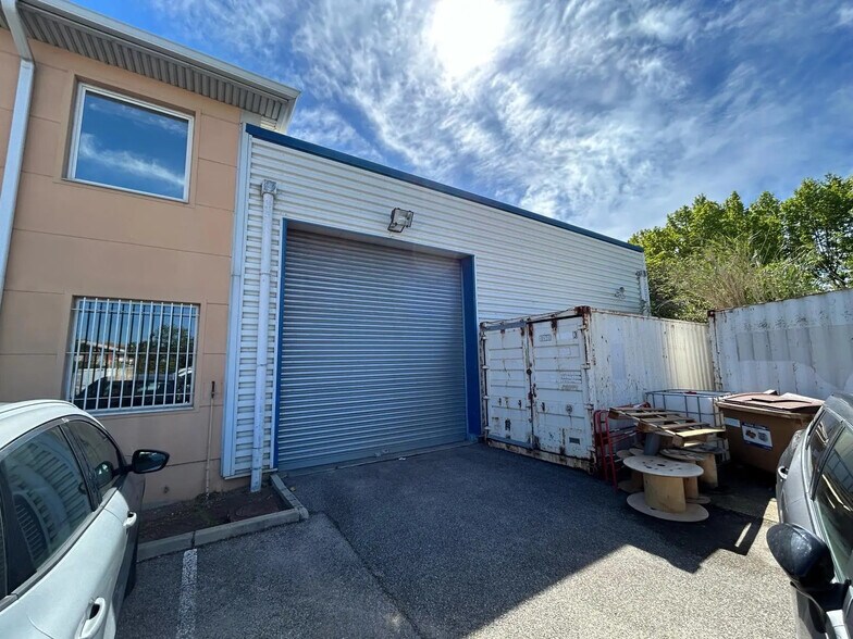 Local d'activités dans Marseille à vendre - Photo de l’immeuble – Image 2 sur 16