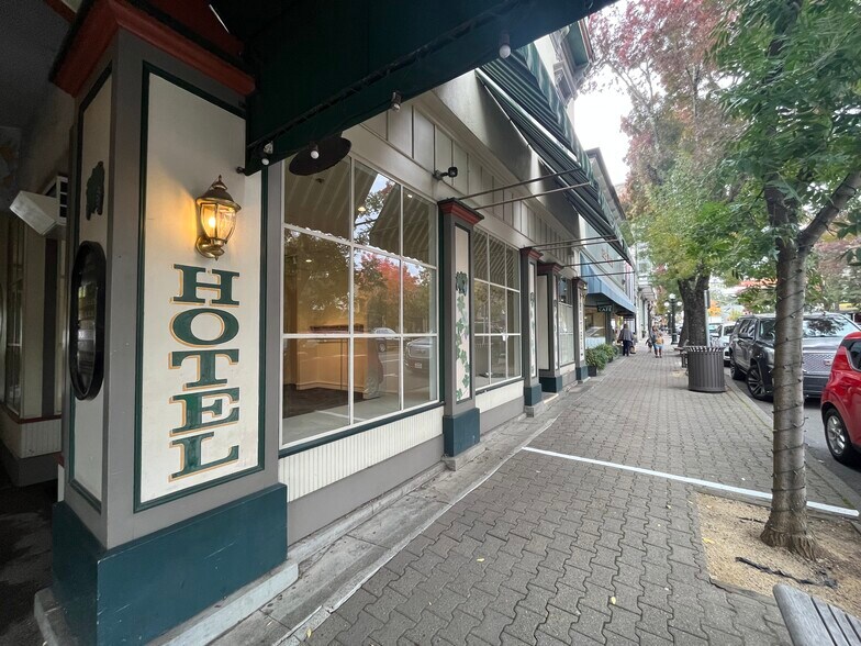 1309 Main St, Saint Helena, CA à louer - Photo de l’immeuble – Image 3 sur 15