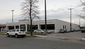 Plus de détails pour 137 Bentworth Ave, Toronto, ON - Local d’activités à vendre