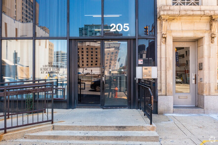 205 N Broad St, Philadelphia, PA à louer - Photo de l’immeuble – Image 2 sur 3