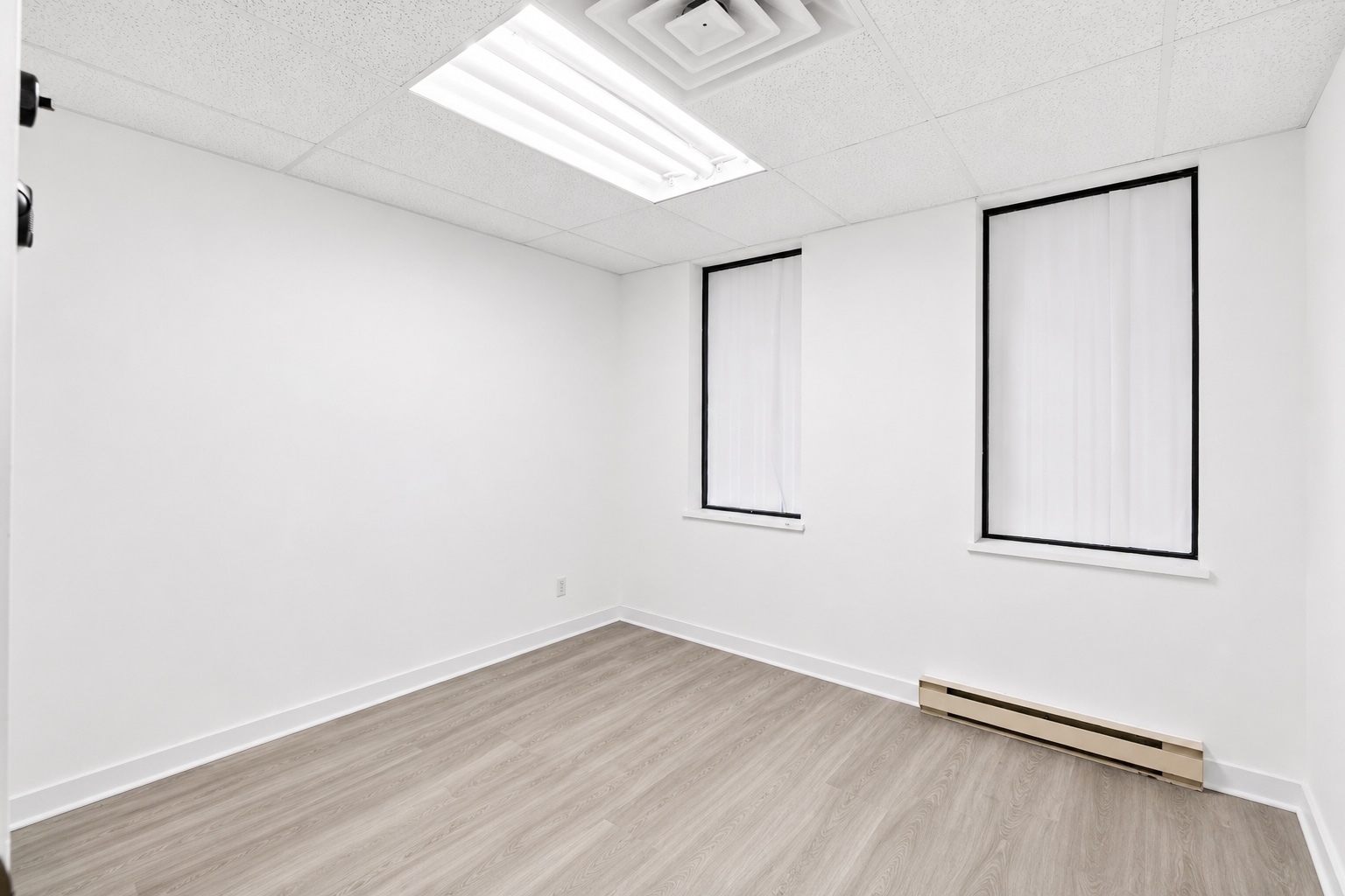 3400 Rue du Marché, Dollard-des-Ormeaux, QC à louer Photo intérieure– Image 1 sur 5