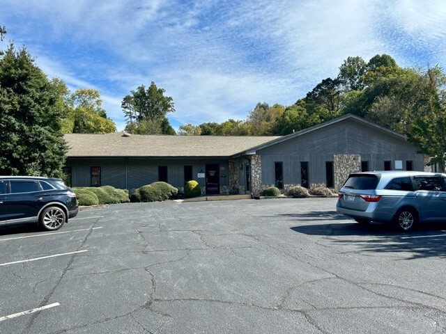352 Harper NW ave, Lenoir, NC à louer - Photo de l’immeuble – Image 3 sur 18