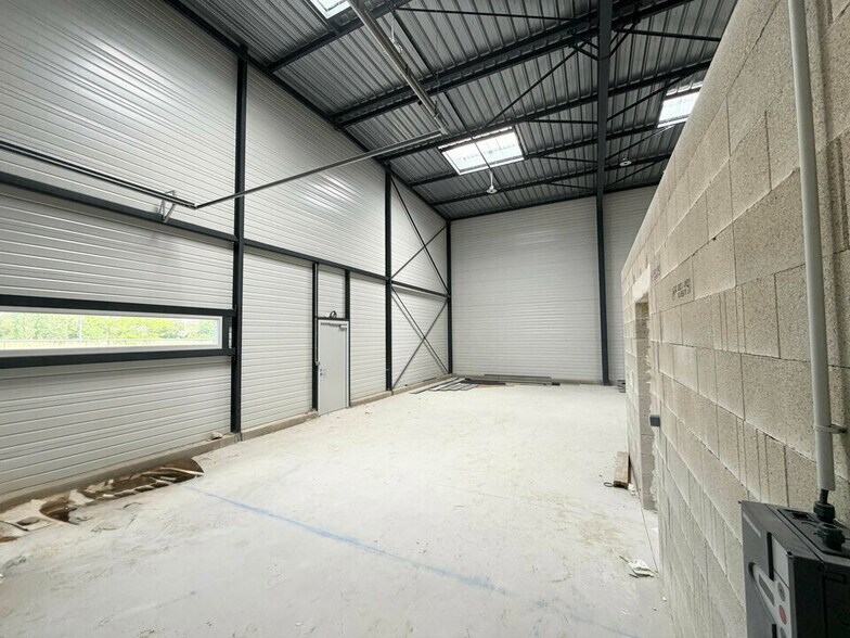 Industriel/Logistique dans Bétheny à louer - Photo de l’immeuble – Image 2 sur 3
