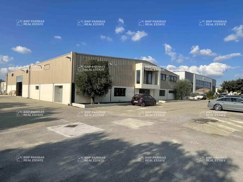 Local d’activités dans Miramas à louer - Photo de l’immeuble – Image 3 sur 19