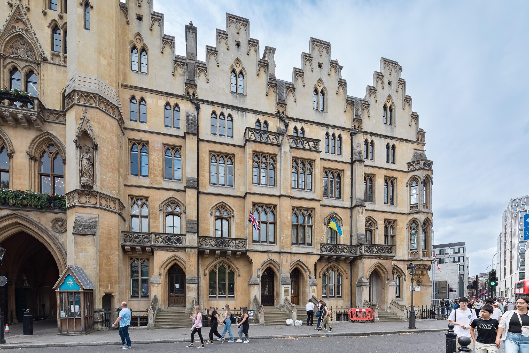 4-8 The Sanctuary, Londres à louer Photo de l’immeuble– Image 1 sur 12