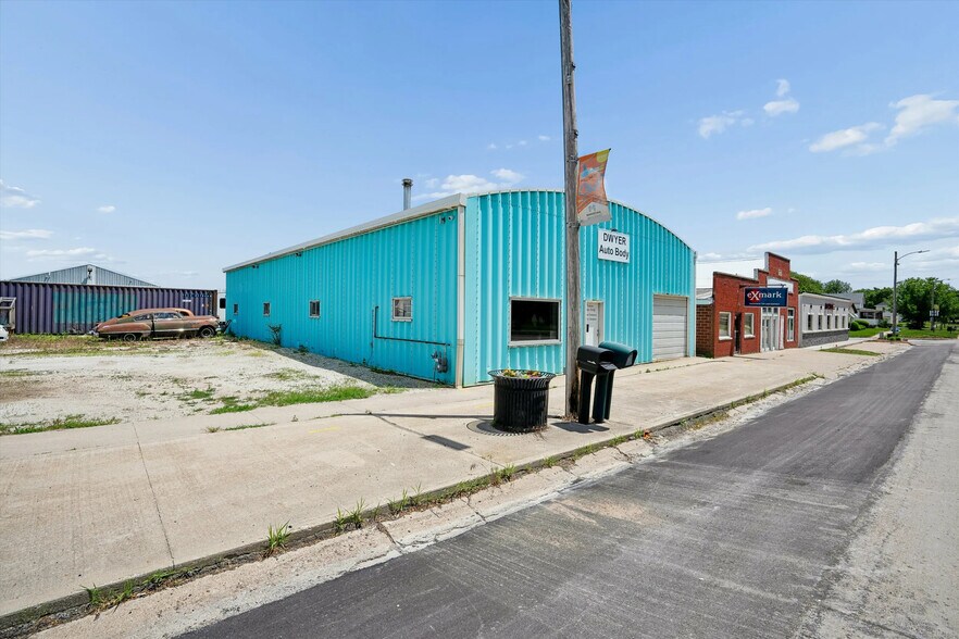 215 S Division St, Stuart, IA à vendre - Photo de l’immeuble – Image 3 sur 18