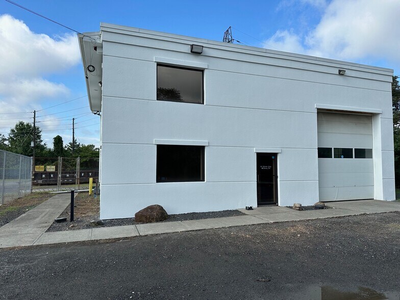 83 Gross Ave, Edison, NJ à louer - Photo de l’immeuble – Image 3 sur 10