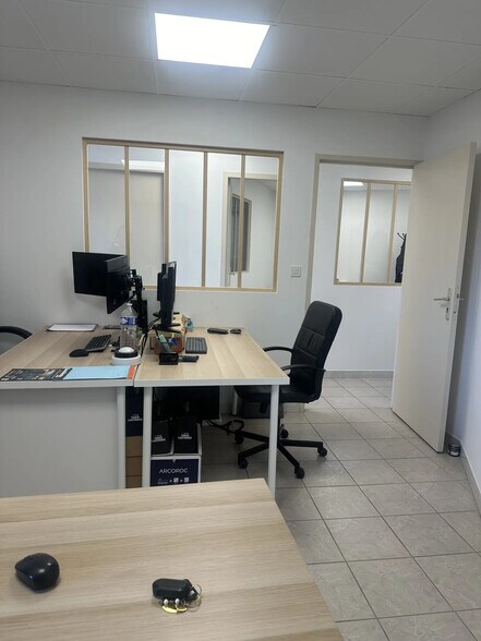 445 Avenue Des Templiers, Aubagne à louer - Photo de l’immeuble – Image 3 sur 8