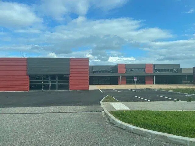 Local d'activités dans Sennecey-le-Grand à vendre - Photo de l’immeuble – Image 3 sur 7