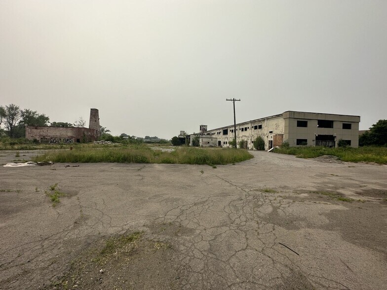 1740 Military Rd, Tonawanda, NY à vendre - Photo de l’immeuble – Image 3 sur 5