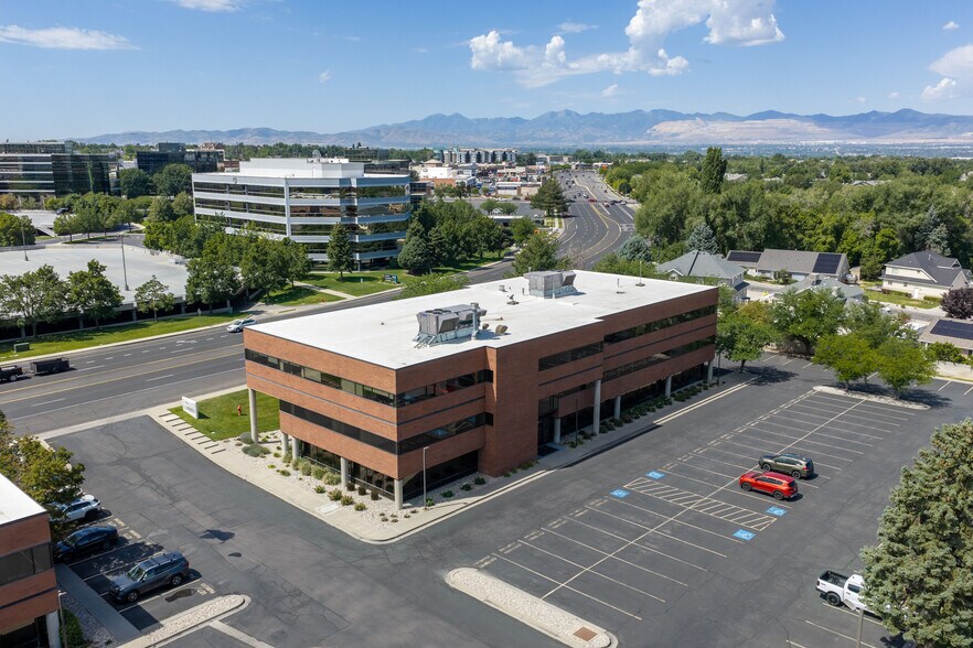 1225 E Fort Union Blvd, Cottonwood Heights, UT à louer - Photo de l’immeuble – Image 2 sur 7
