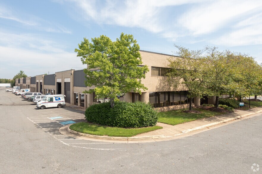 4124 Walney Rd, Chantilly, VA à louer - Photo de l’immeuble – Image 2 sur 7