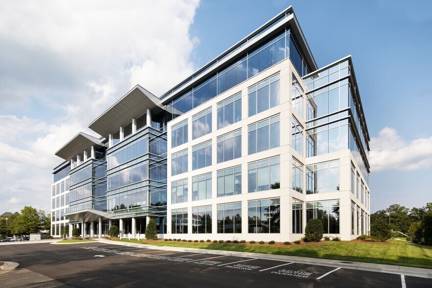 5000 centregreen Way, Cary, NC à louer - Photo de l’immeuble – Image 1 sur 17