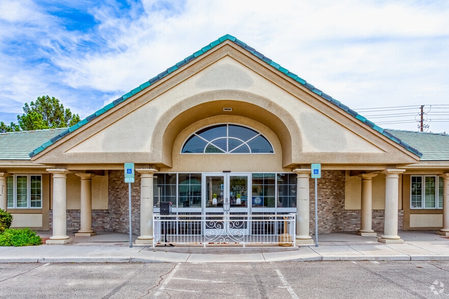3511 E Harmon Ave, Las Vegas, NV à louer - Photo de l’immeuble – Image 2 sur 27