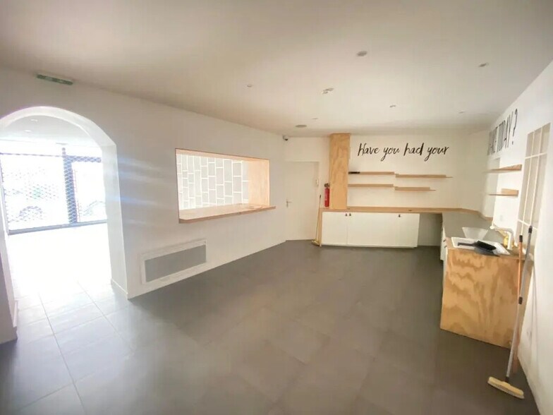 Local commercial dans Lyon à louer - Photo de l’immeuble – Image 3 sur 7