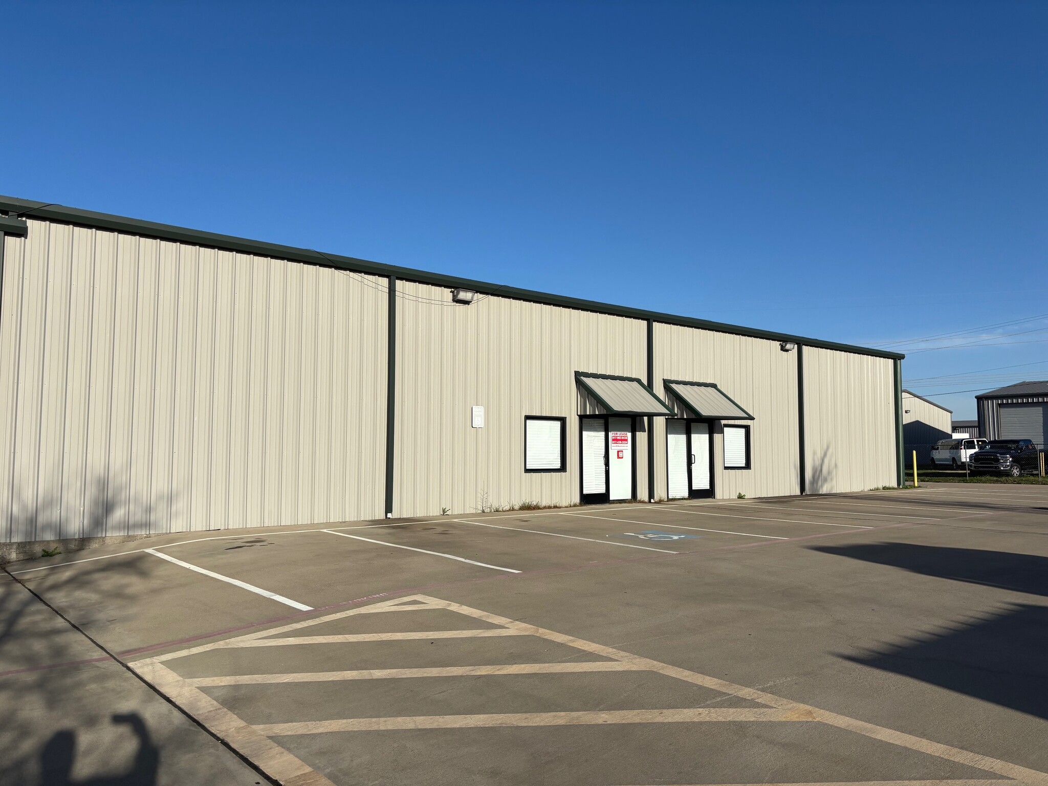 1919 Golden Heights Rd, Fort Worth, TX à louer Photo de l’immeuble– Image 1 sur 8