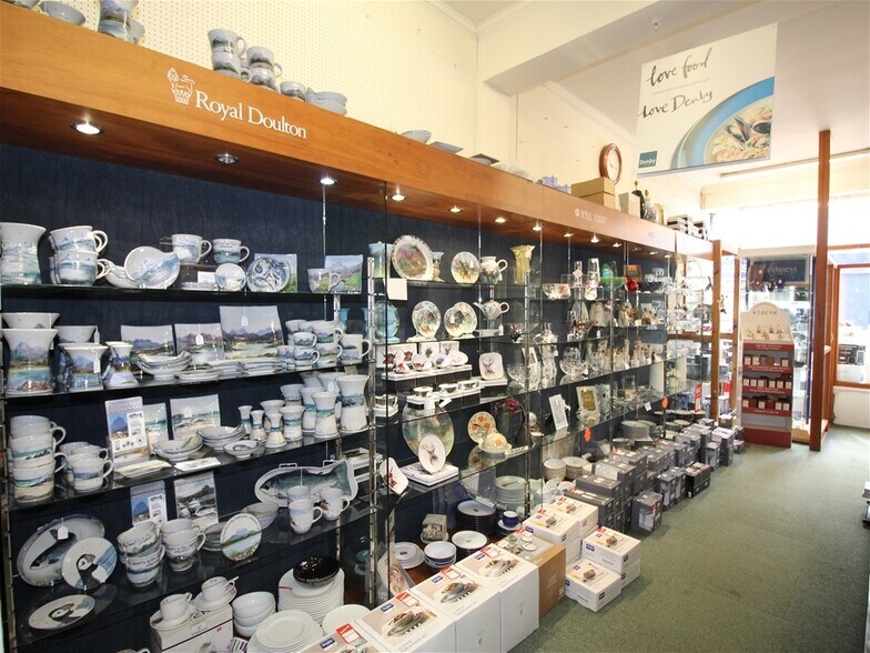 MacDonald's Hardware and Two Flats, Dingwall à vendre - Photo de l’immeuble – Image 2 sur 22