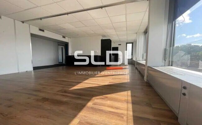 Plus de détails pour Bureau à louer